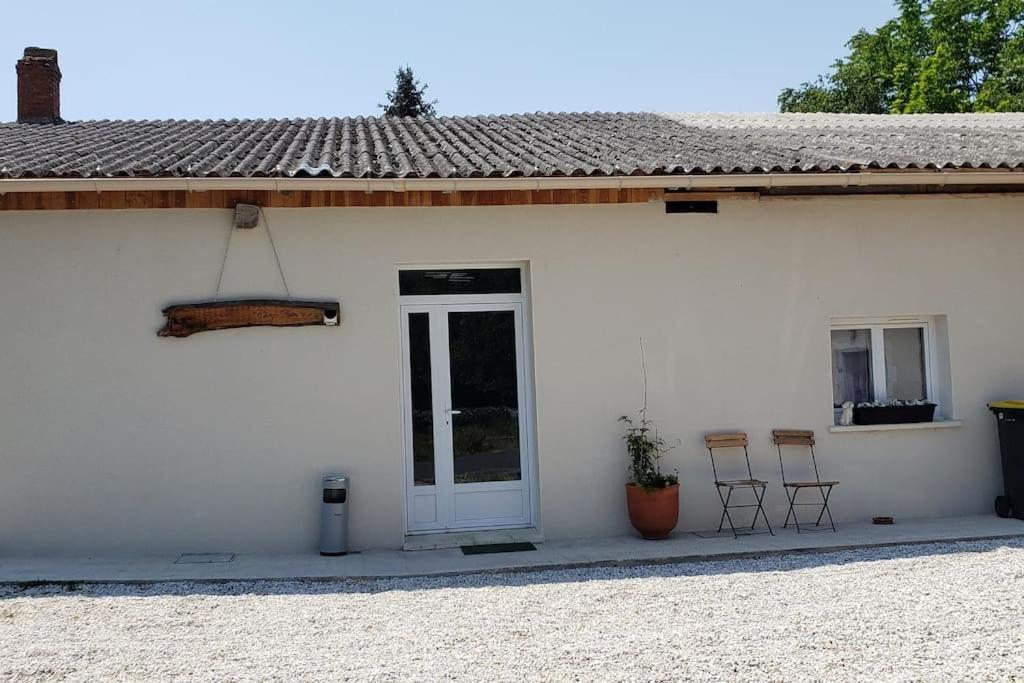 Vila Chez Samb Lussac-les-Châteaux Exteriér fotografie