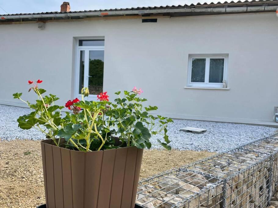 Vila Chez Samb Lussac-les-Châteaux Exteriér fotografie