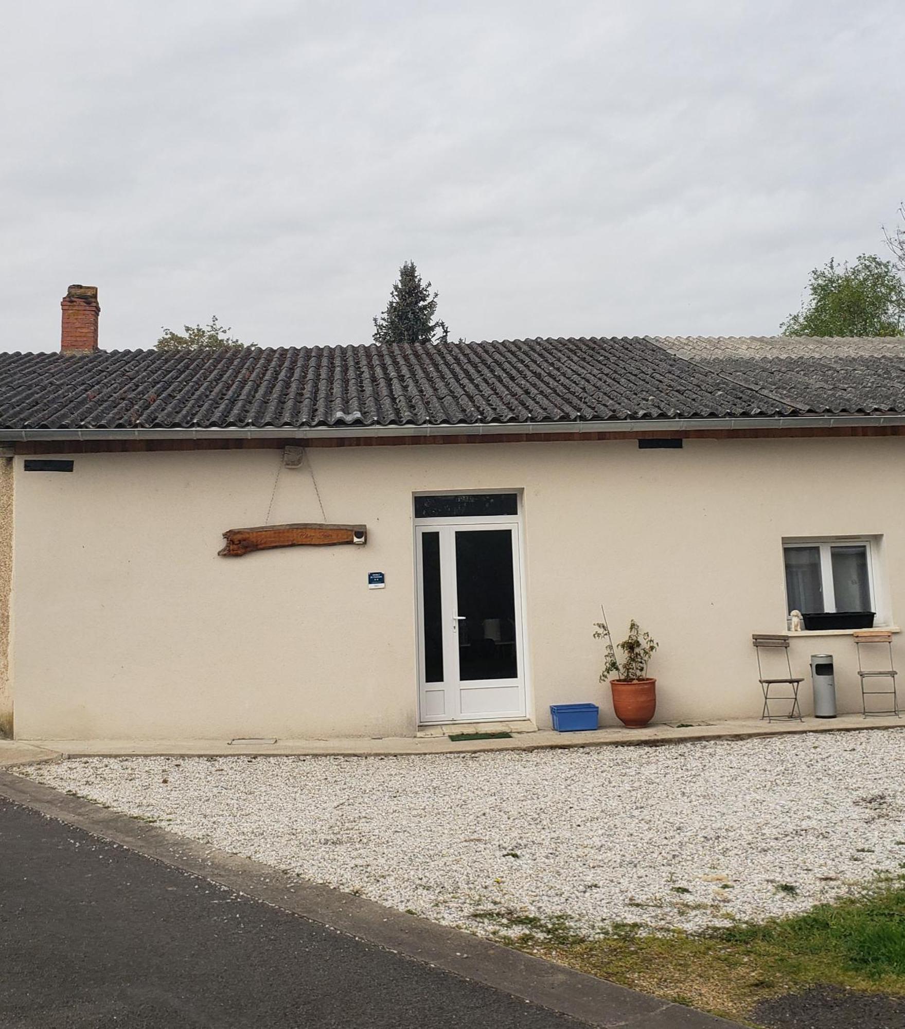 Vila Chez Samb Lussac-les-Châteaux Exteriér fotografie